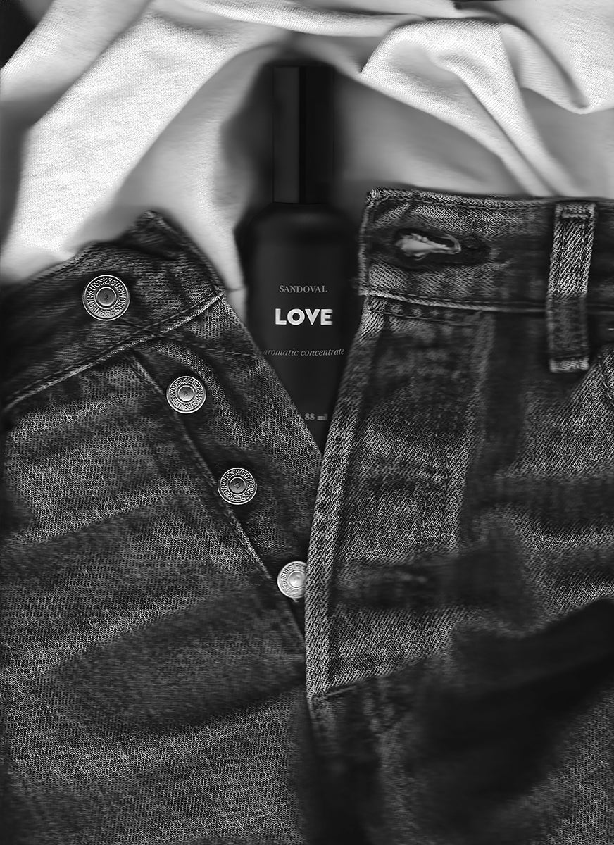 love aromatic cocentrate mist tucked into jeans button fly
